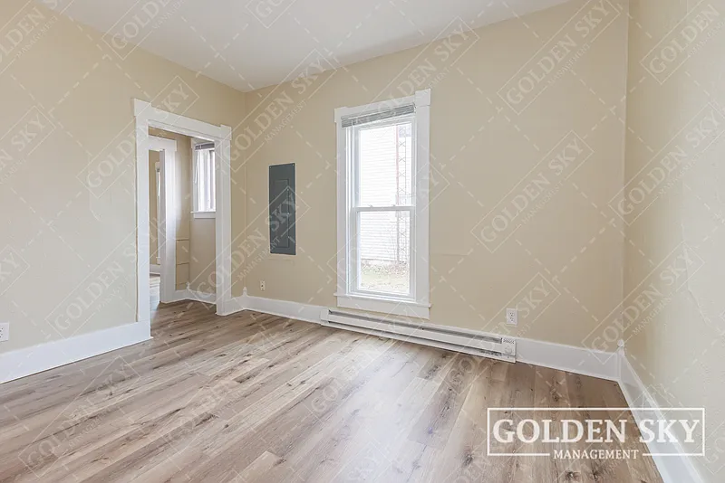 3 bed, 1.0 bath, 1252 sqft, $1,275 — Photo 3