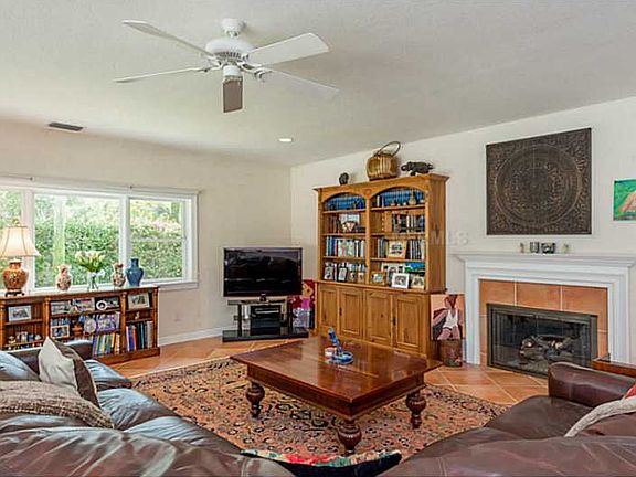 4th image of 200 Paloma St NE