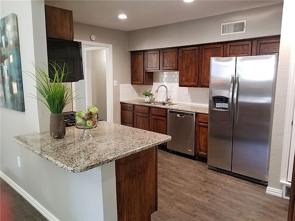 3rd image of 3040 Satsuma Dr