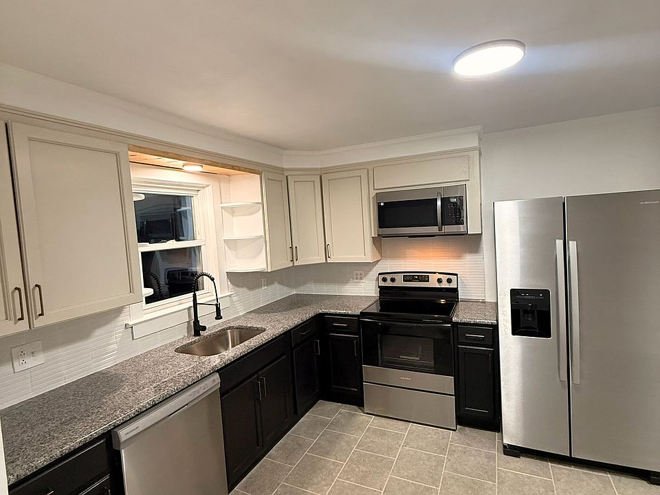 1st image of 11 Hill St #2