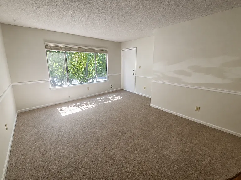 Northridge Terrace Apartments at 4900-4948 Stamas Lane, Fair Oaks California — Photo 4