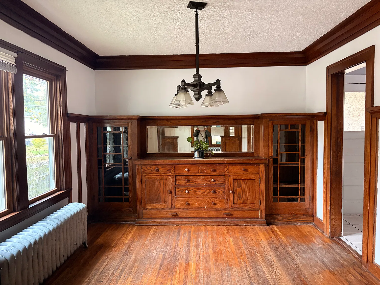 4 bed, 1350 sqft, $2,300 — Photo 4