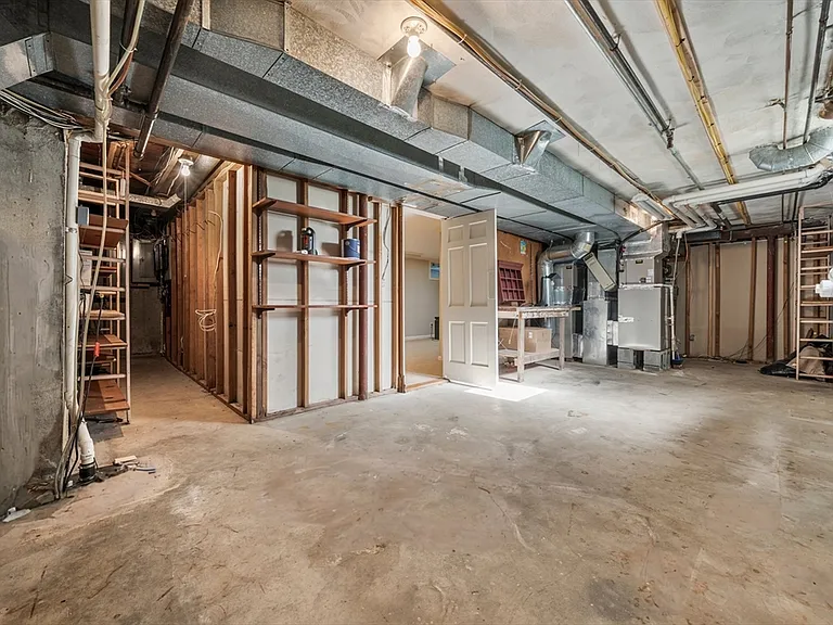 131 Montvale Rd — Photo 34