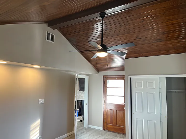 868 Mansfield St — Photo 7
