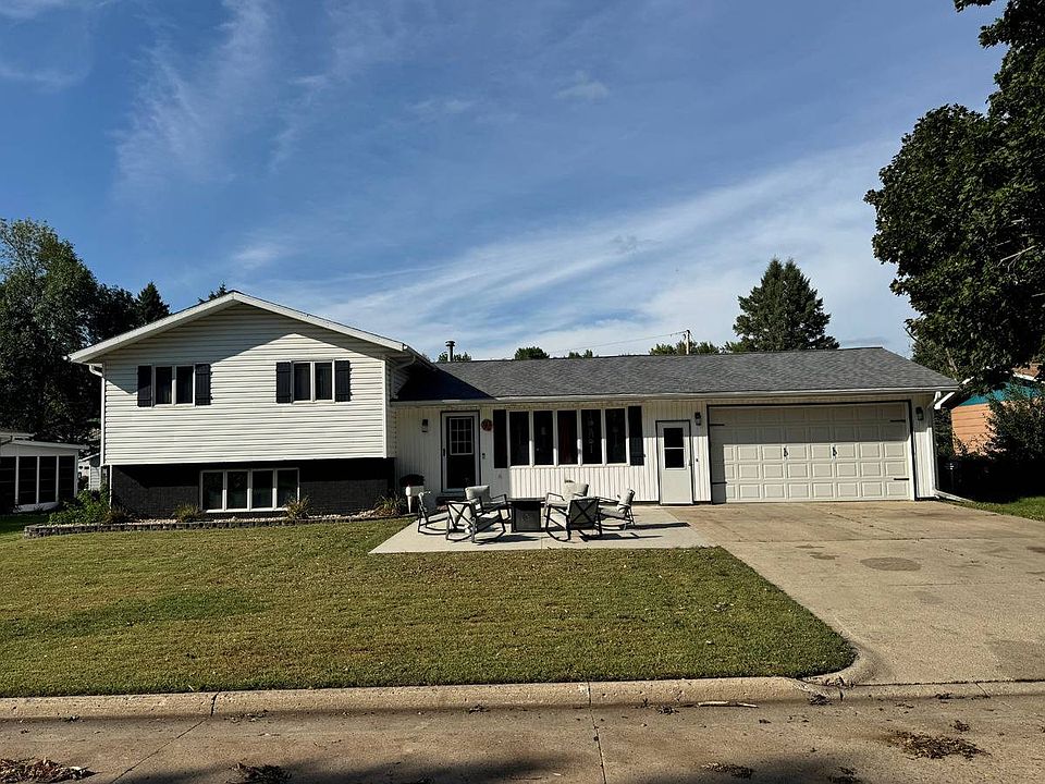 1st image of 312 1st Ave N