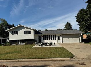 312 1st Ave N, George, IA 51237