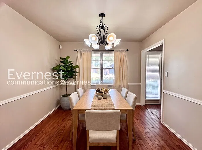 4 bed, 2.5 bath, 2236 sqft, $1,975 — Photo 4