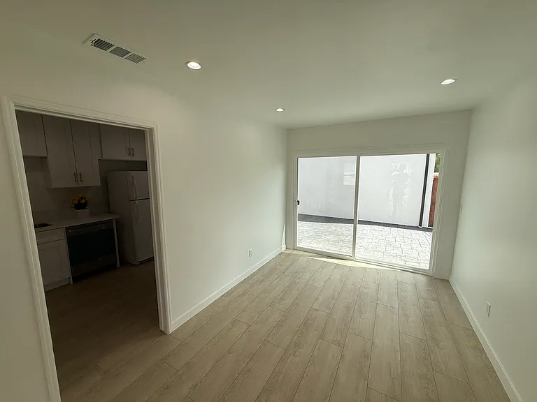 16918 Bassett St — Photo 17