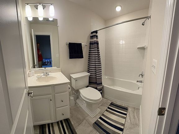 Entry level master full bath