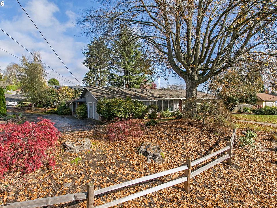 2nd image of 15200 SE Meadowlark Ln