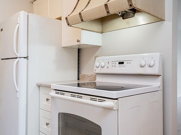 3rd image of 33956 Essendene Ave #106