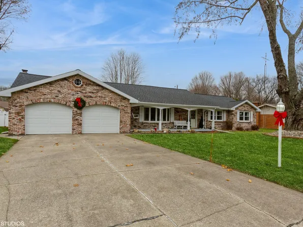 1545 N Riviera Dr, Stevensville, MI 49127