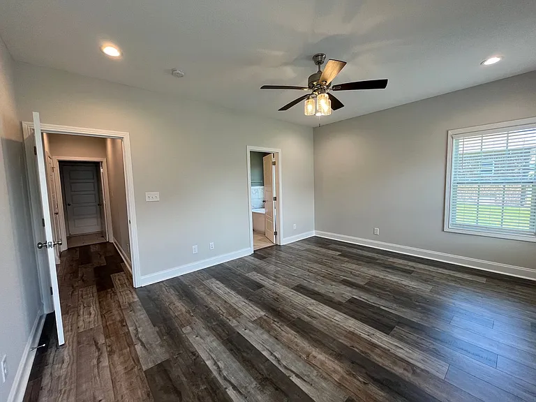 557 Dexter Dr — Photo 18