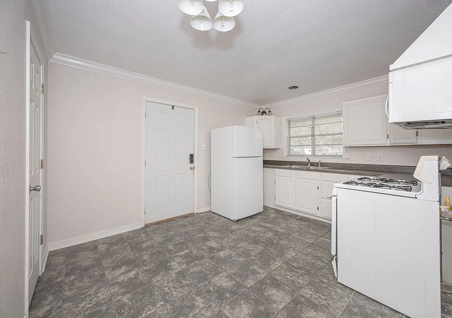 3 Bed 2 Bath home in Pascagoula near the beach. — Photo 4