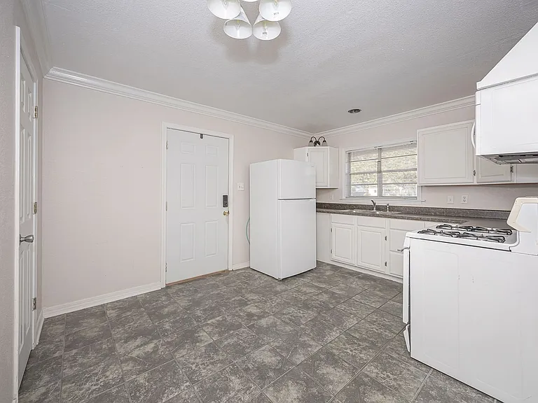 807 Market St — Photo 4