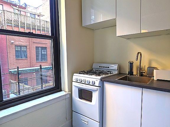 5th image of 7 Park Ave APT 3H