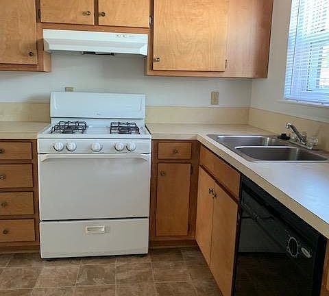 2nd image of 37 Tree Dr