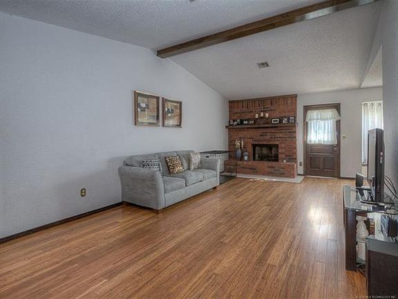5th image of 1241 W Jackson St