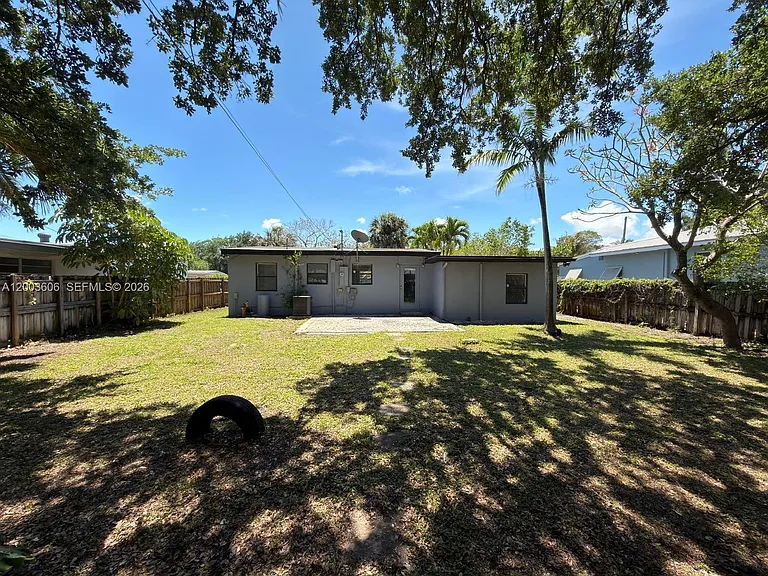 1325 NW 11th St #C1325 — Photo 3