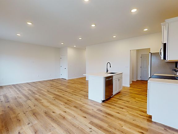 3rd image of 2440 Landmark Dr NW