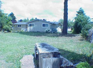 203 Hayes Ave, Cottage Grove, OR 97424