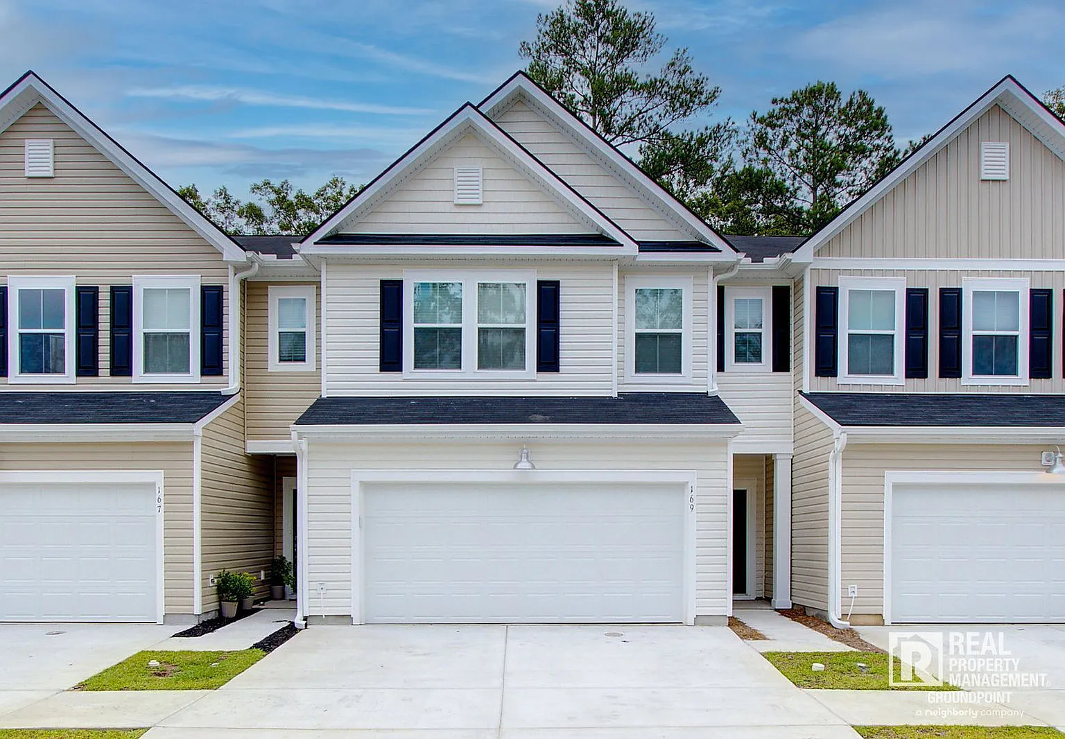 3 bed, 2.5 bath, 1879 sqft, $2,400 — Photo 1