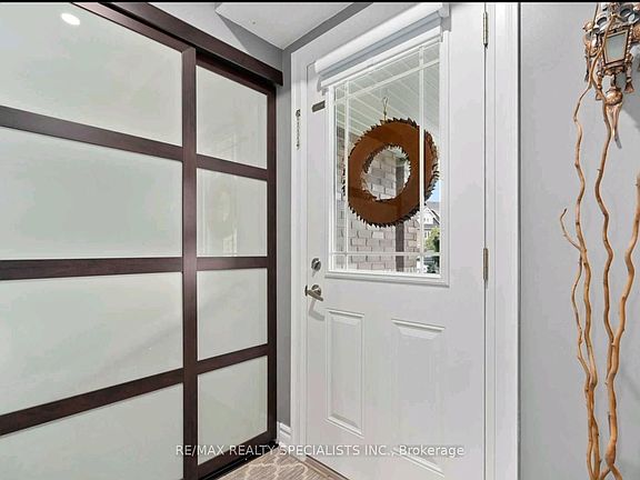 3rd image of 1299 Coleman Cres