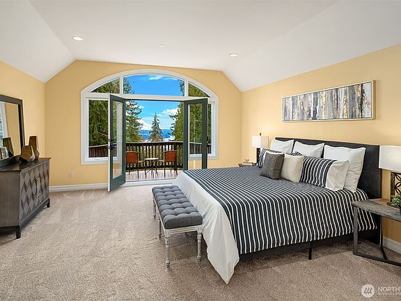 4th image of 17393 SE Cougar Mountain Drive