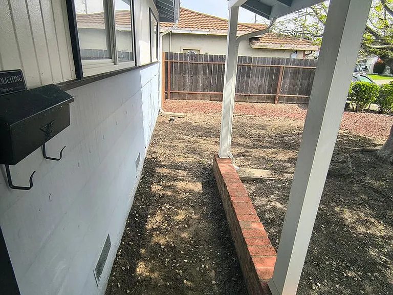2275 Cypress Ave — Photo 5