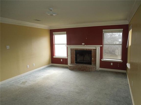 3rd image of 200 Cheryl Ave
