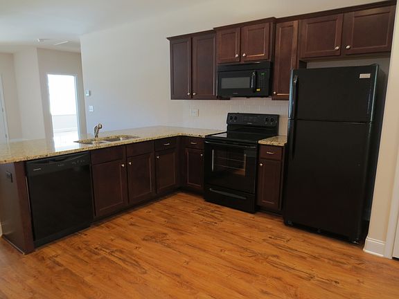 Kitchen w/ granite & tile backsplash