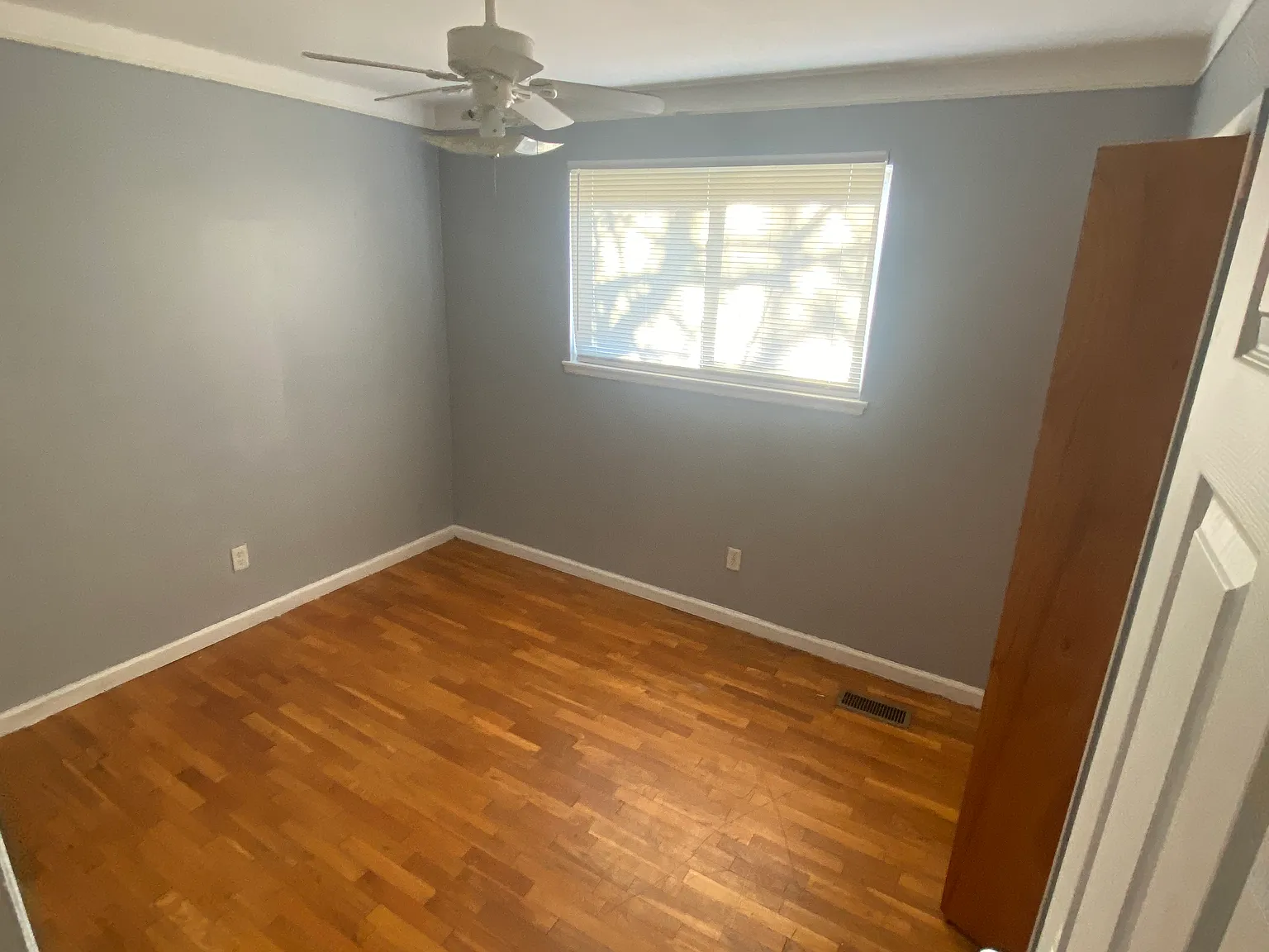 3 bed, 1.5 bath, 1378 sqft, $2,450 — Photo 4