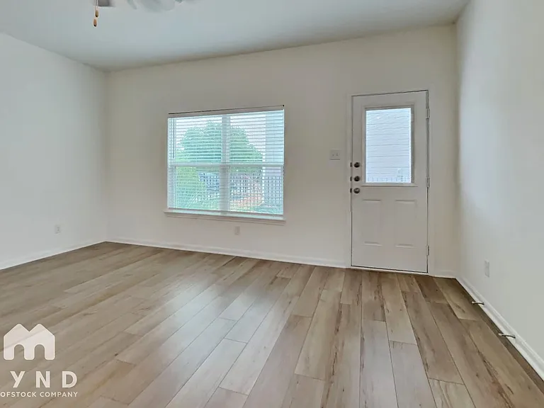 6104 Underwood Way — Photo 4