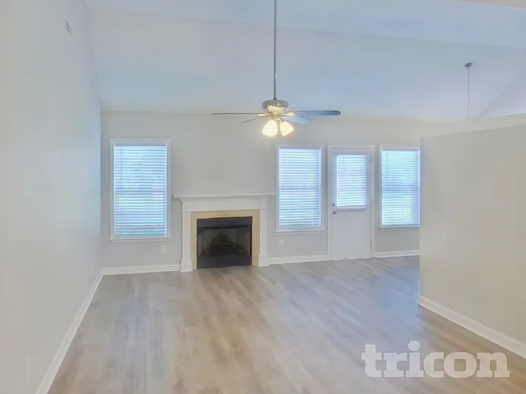 1024 Stratus Dr — Photo 3