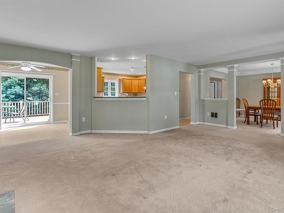 4th image of 1407 Middle Road #265