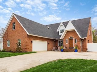 1889 Lane Rd, Columbus, OH 43220