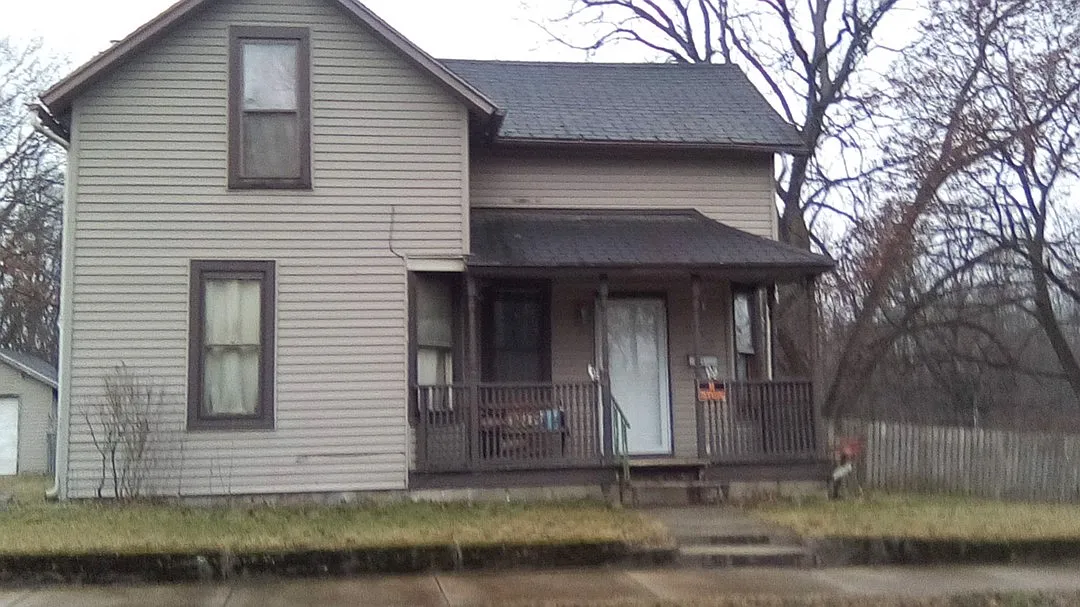 909 E Broadway St photo 1