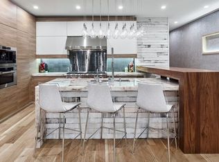 3037 N Sheffield Ave #2, Chicago, IL 60657