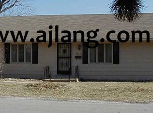 5915 Barton St, Shawnee, KS 66203
