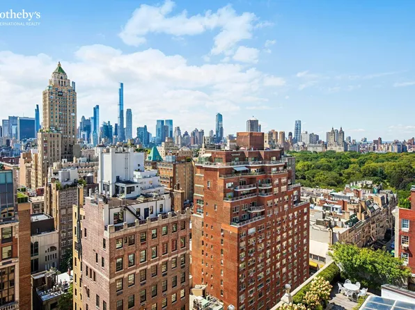 900 Park Avenue image 2 of 17