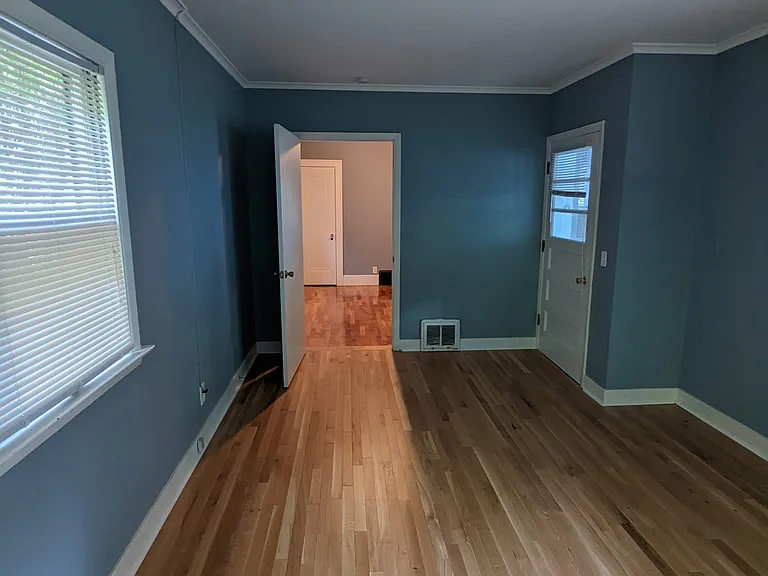 225 N Foster Ave — Photo 13