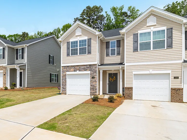 1133 Evelynnview Ln — Photo 2