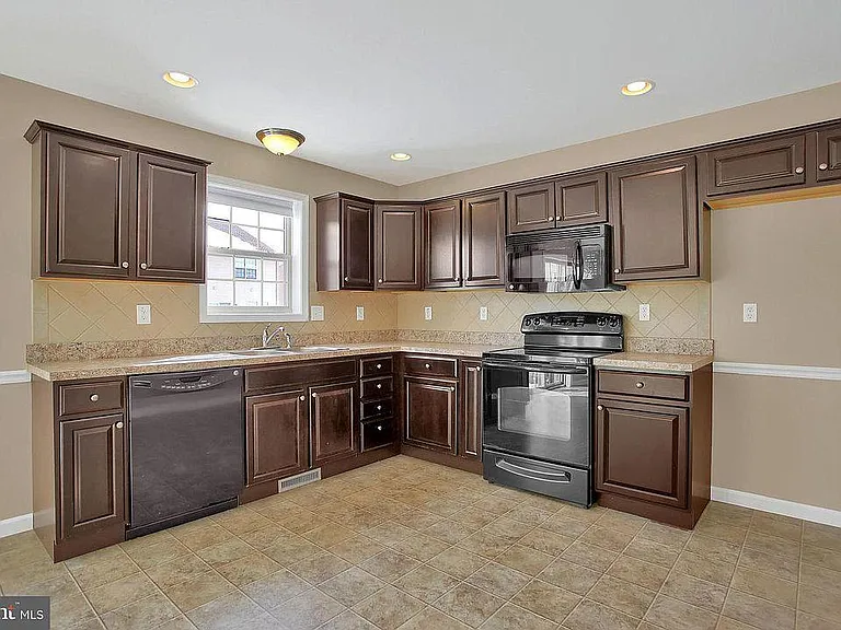 6395 Creekbend Dr — Photo 6