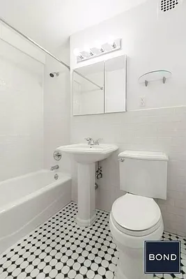 Rented by Bond New York | media 23
