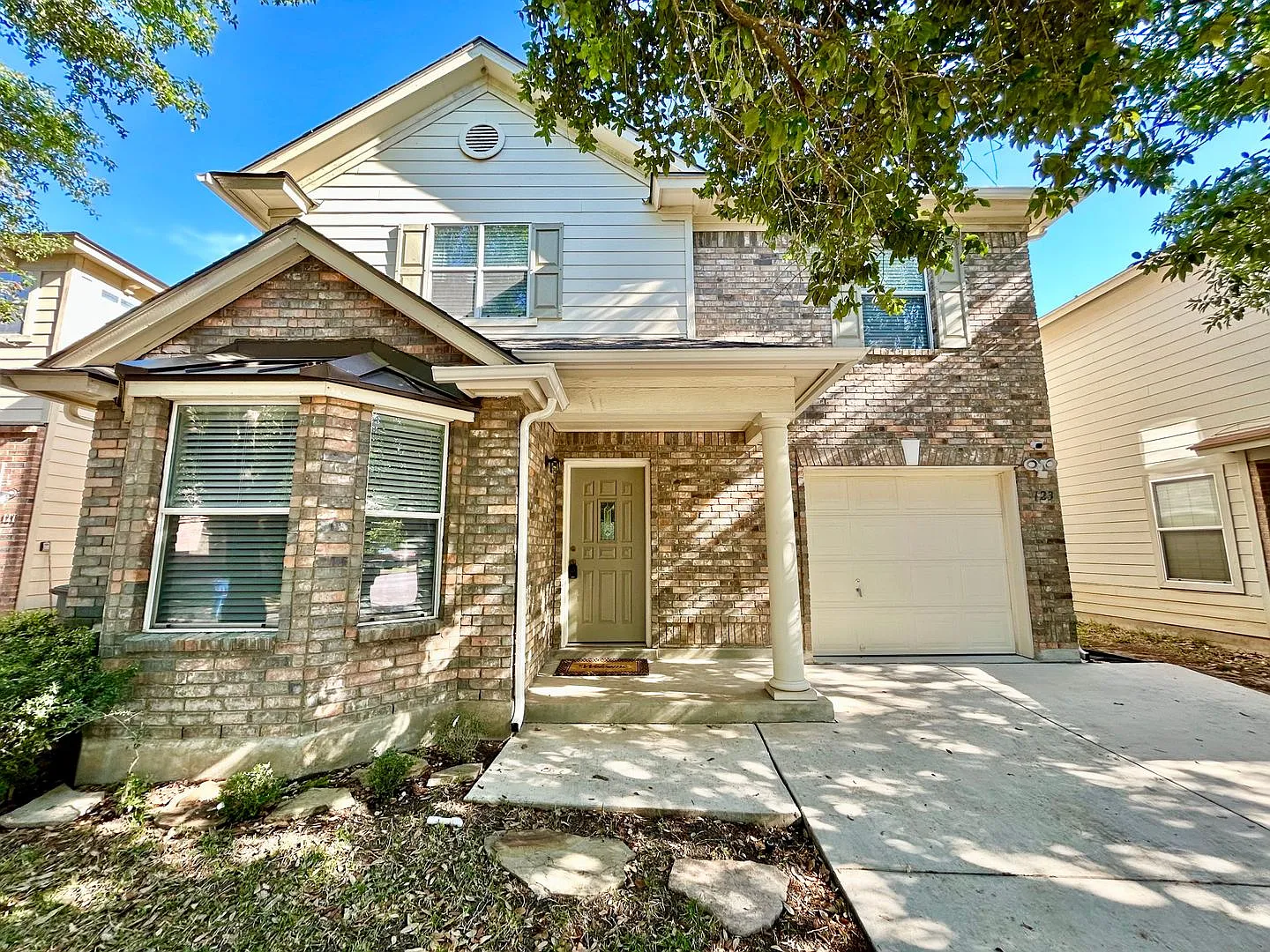 *Move In Special* Beautiful 4-Bedroom Home Near Utsa & la Cantera! Available Now! — Photo 1