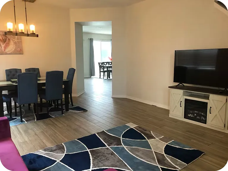 1067 Berkeley Dr — Photo 5