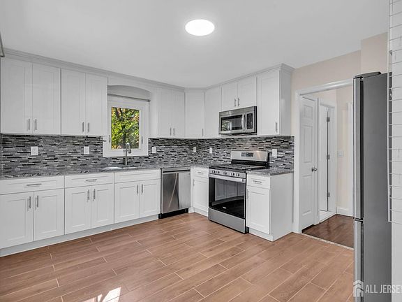 3rd image of 32 Bruning Ln