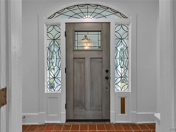 2nd image of 387 Woodbridge Ave