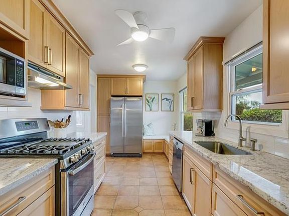 Kitchen: online picture from listing agent