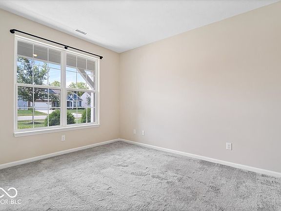 3rd image of 9828 Canyon Ln